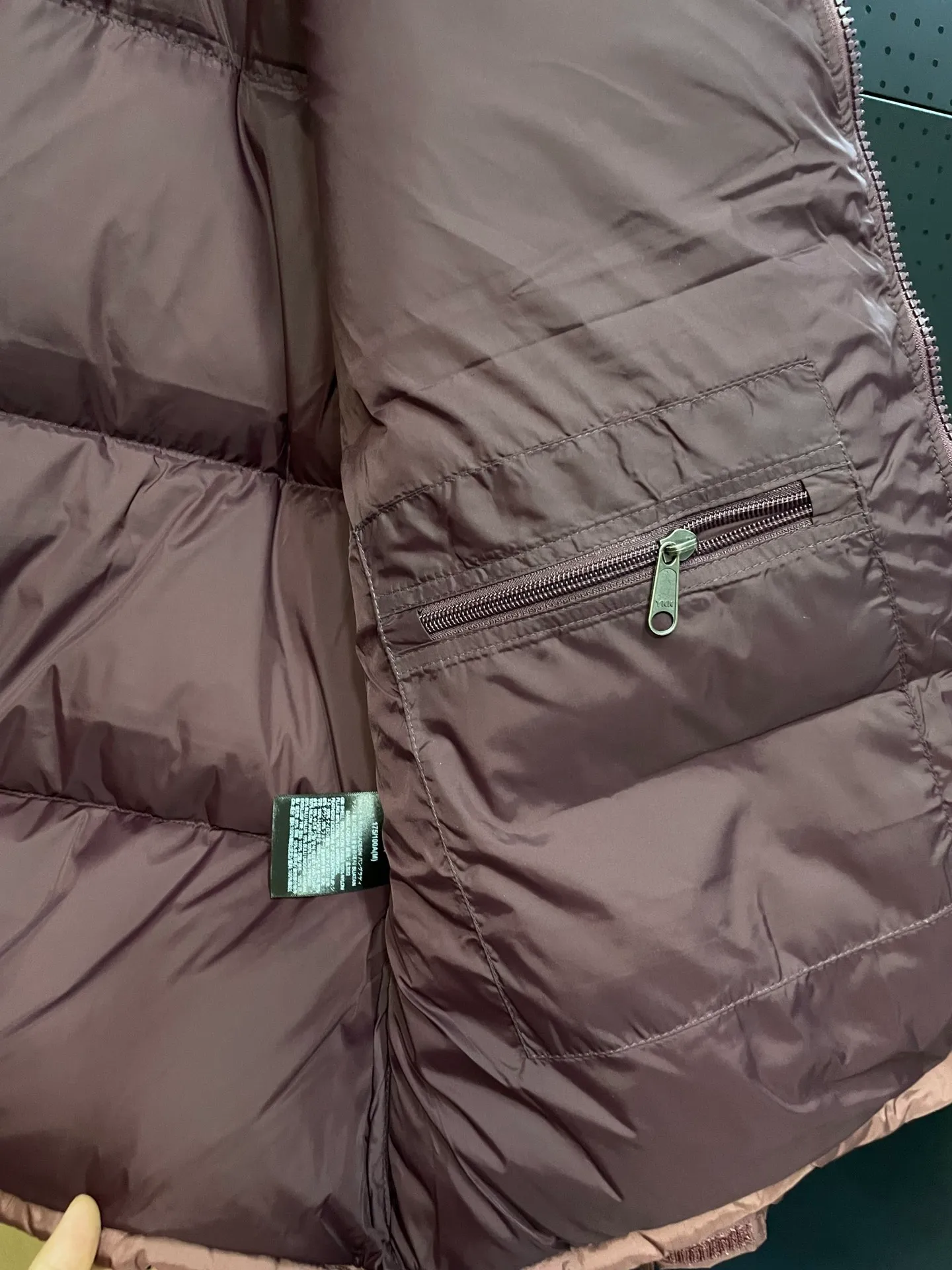 Red 【The North Face 1996Nuptse 1996/Classic / / 】 ： The North Face" 、 。 The North Face" 。 The North Face。 。 , 。 The North Face" , Yosemite Half Dome, 。 + ： ✅ ：RDS Quality 700 / 280g ✅ ： ✅ ：YKK ISO 9000Quality ZP ✅ ：340TPremium ✅ ： ， ， Lightweight 。 ： ： DWR (DWR ） ～ ： 700 （RDS ) 1990 ， ， ， ， Lightweight 。